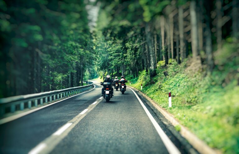 Encore de la pluie ? Nettoyer sa moto correctement !