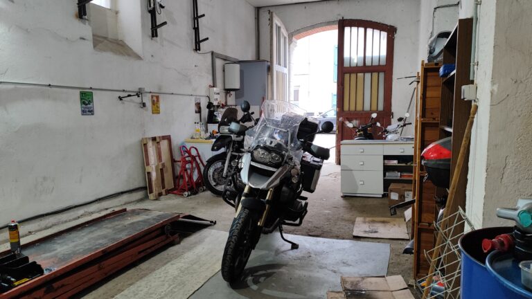 Rencontre des Générations de BMW GS à l’Atelier Caverne Motos